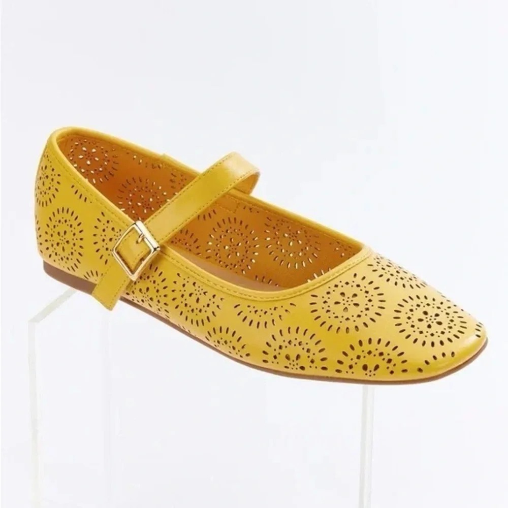 Cato | LASER CUT MARY JANE FLATS
